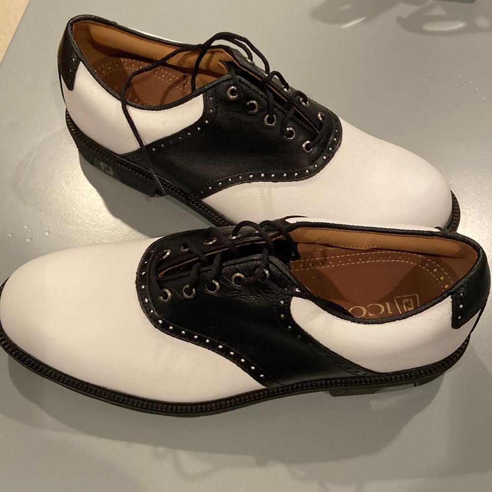 FootJoy Mens Icon golf shoes. BRAND NEW NEVER WORN, no box